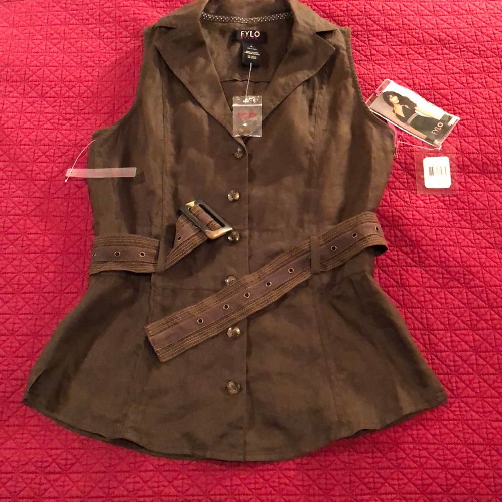 FLO by Nylon sleeveless Linen Adventurers top